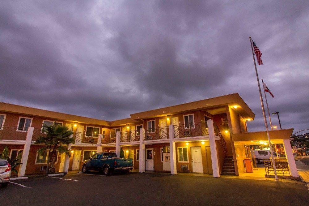 Comfort Inn San Diego Airport At The Harbor Exterior photo