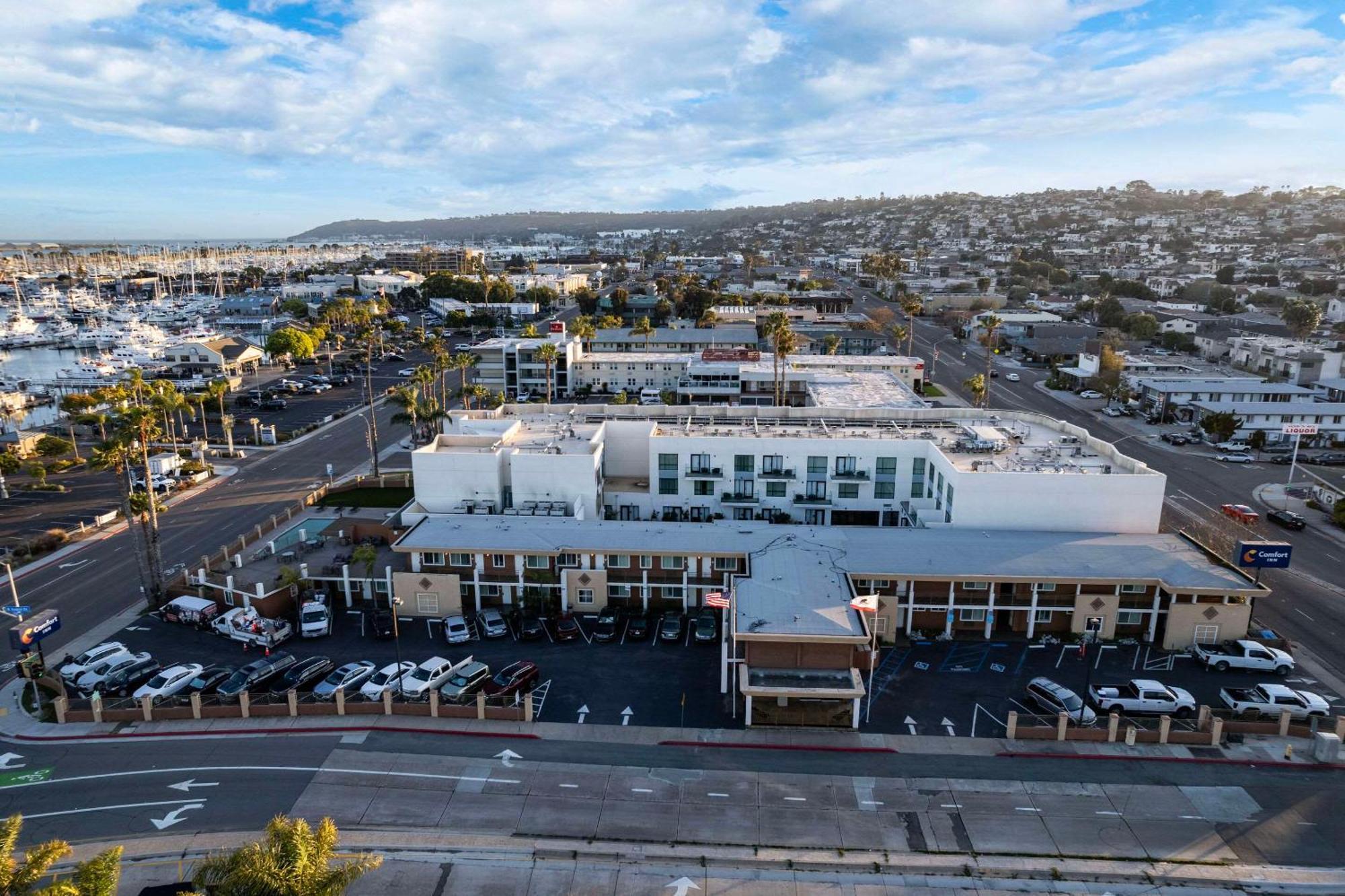 Comfort Inn San Diego Airport At The Harbor Exterior photo