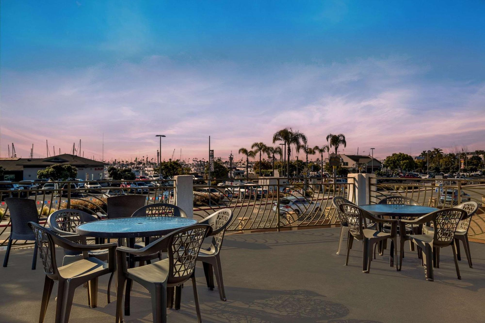 Comfort Inn San Diego Airport At The Harbor Exterior photo