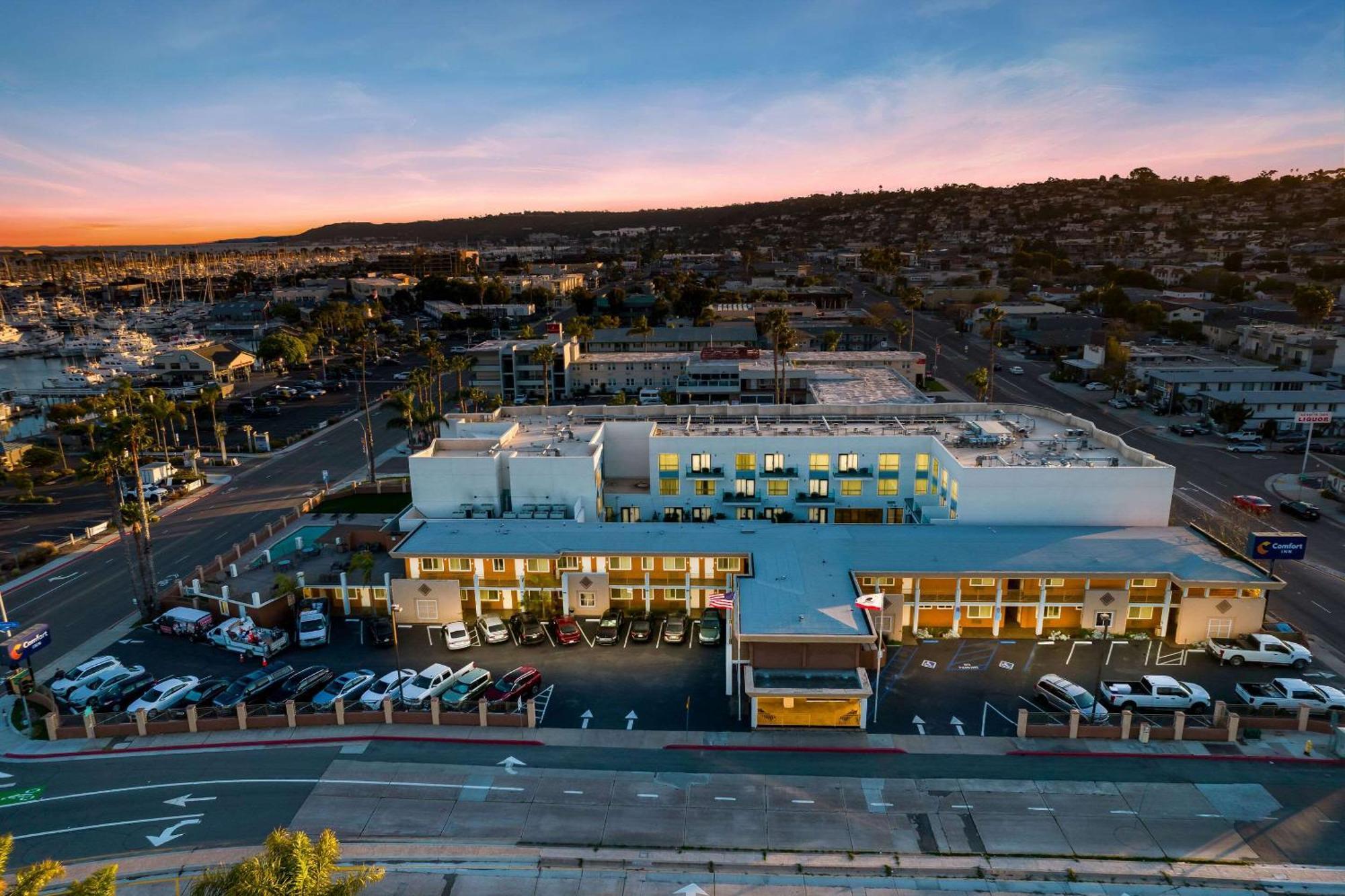 Comfort Inn San Diego Airport At The Harbor Exterior photo